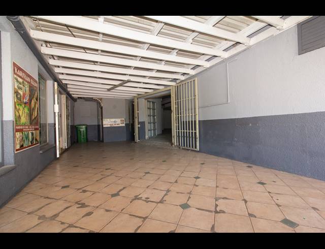 110M² BUSINESS TO LET IN CROFTDENE